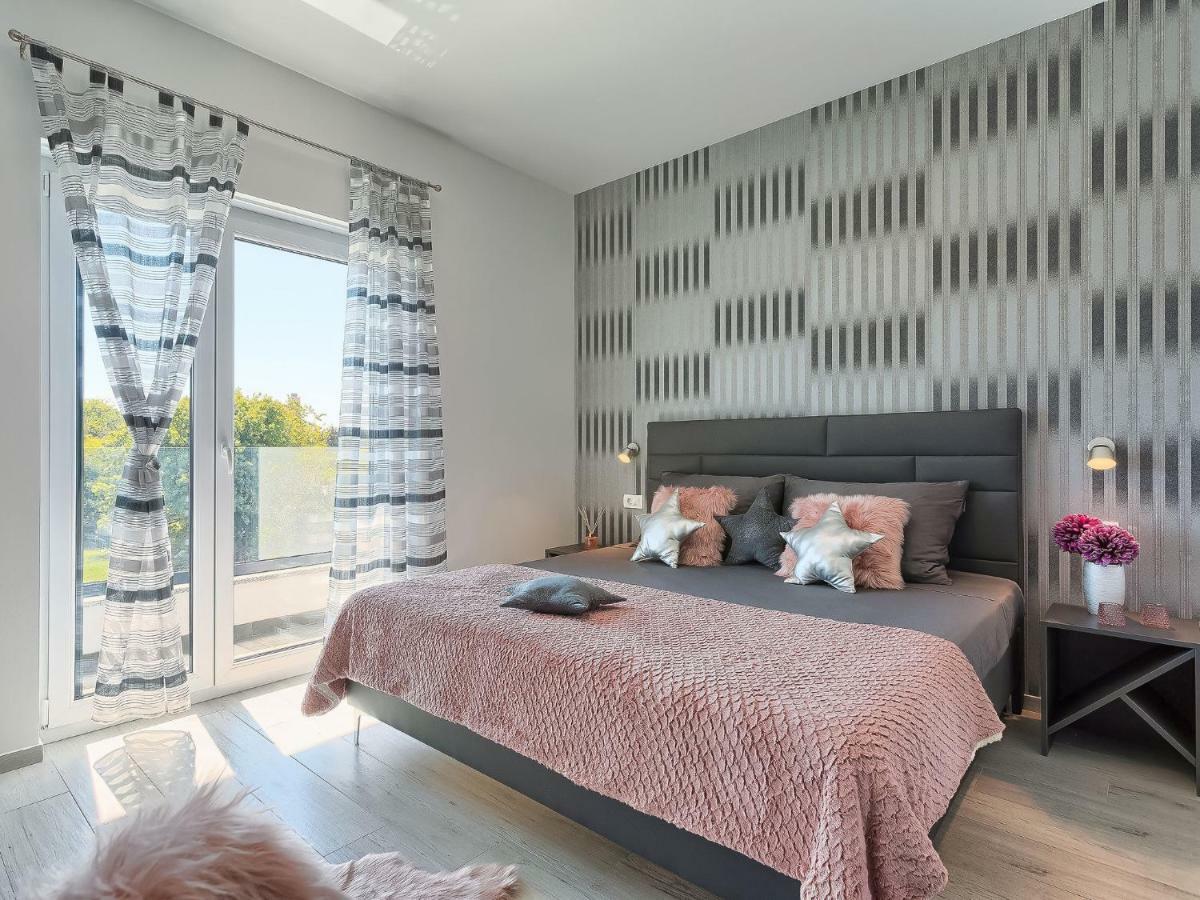 Ella Premantura By Interhome Pula