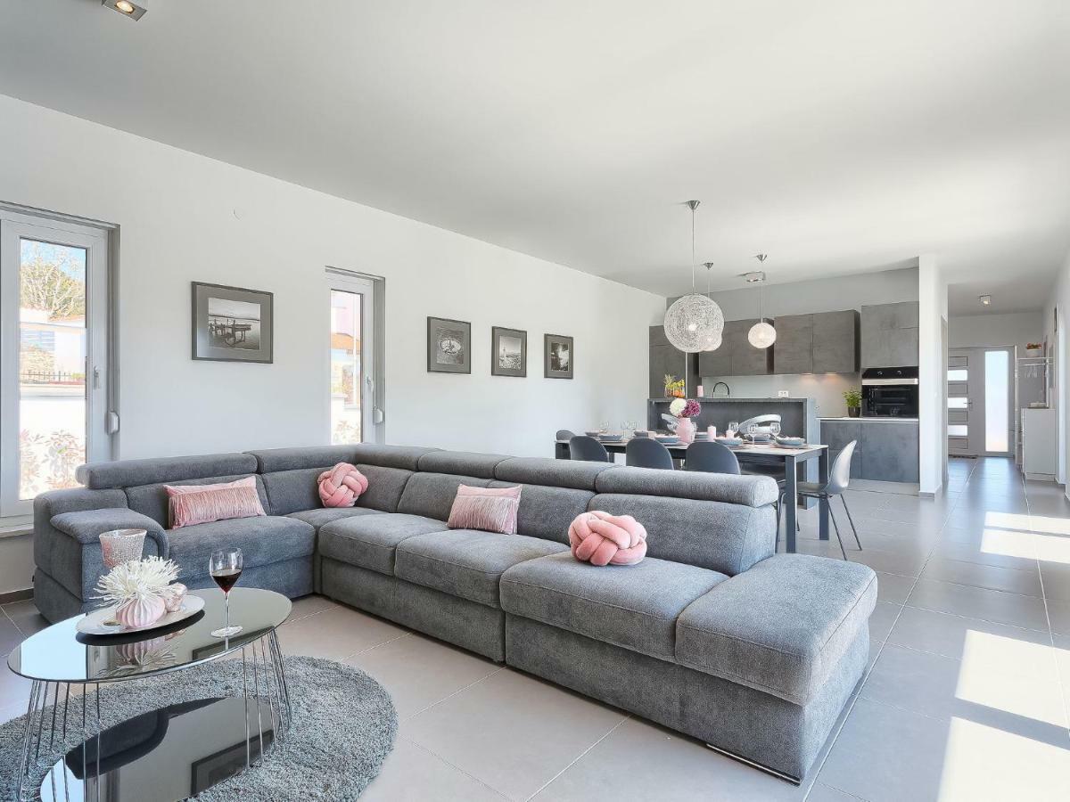 Ella Premantura By Interhome Pula