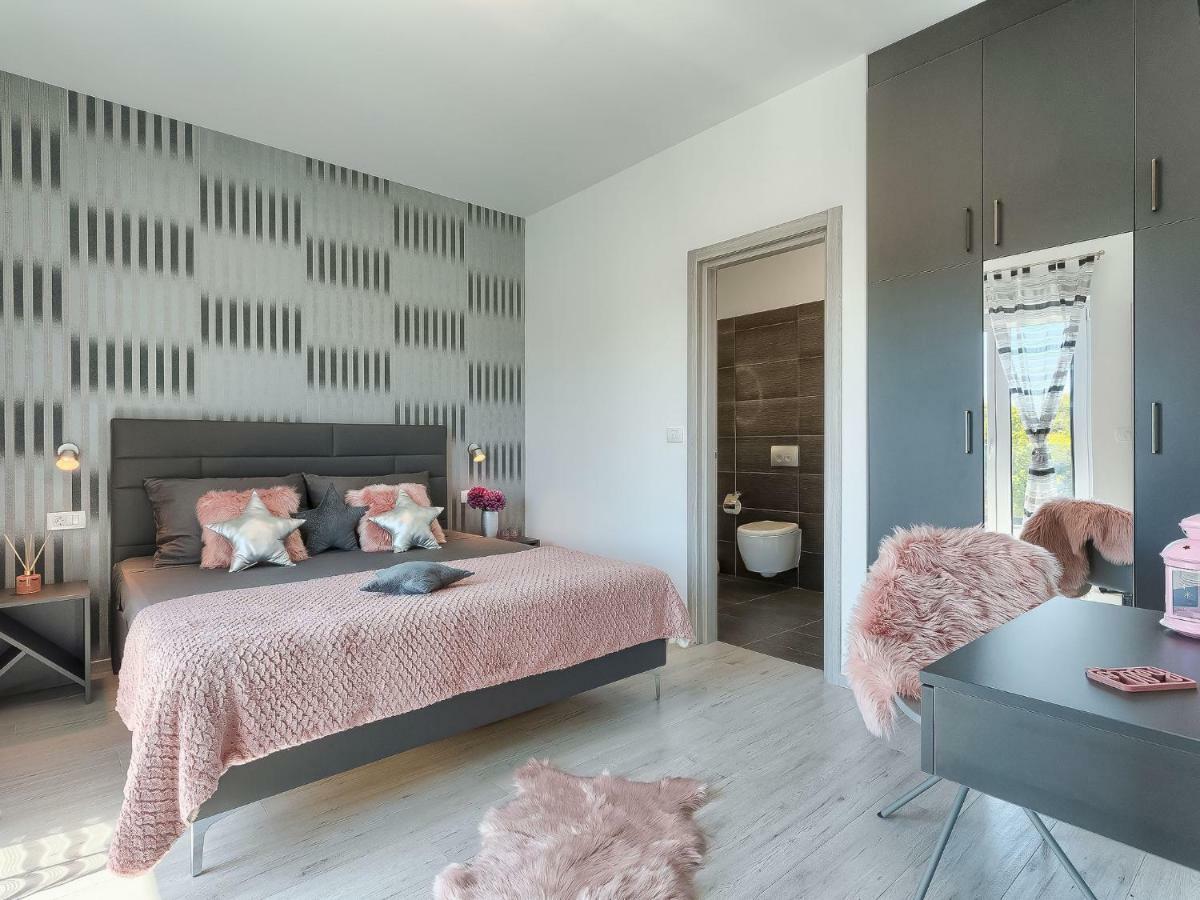 Ella Premantura By Interhome *