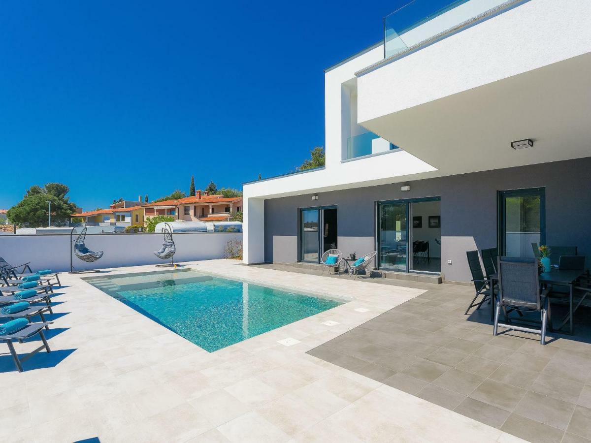 Vila Ella Premantura By Interhome Pula