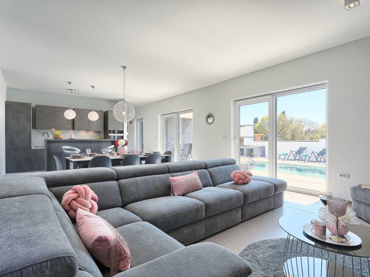 Ella Premantura By Interhome Vila